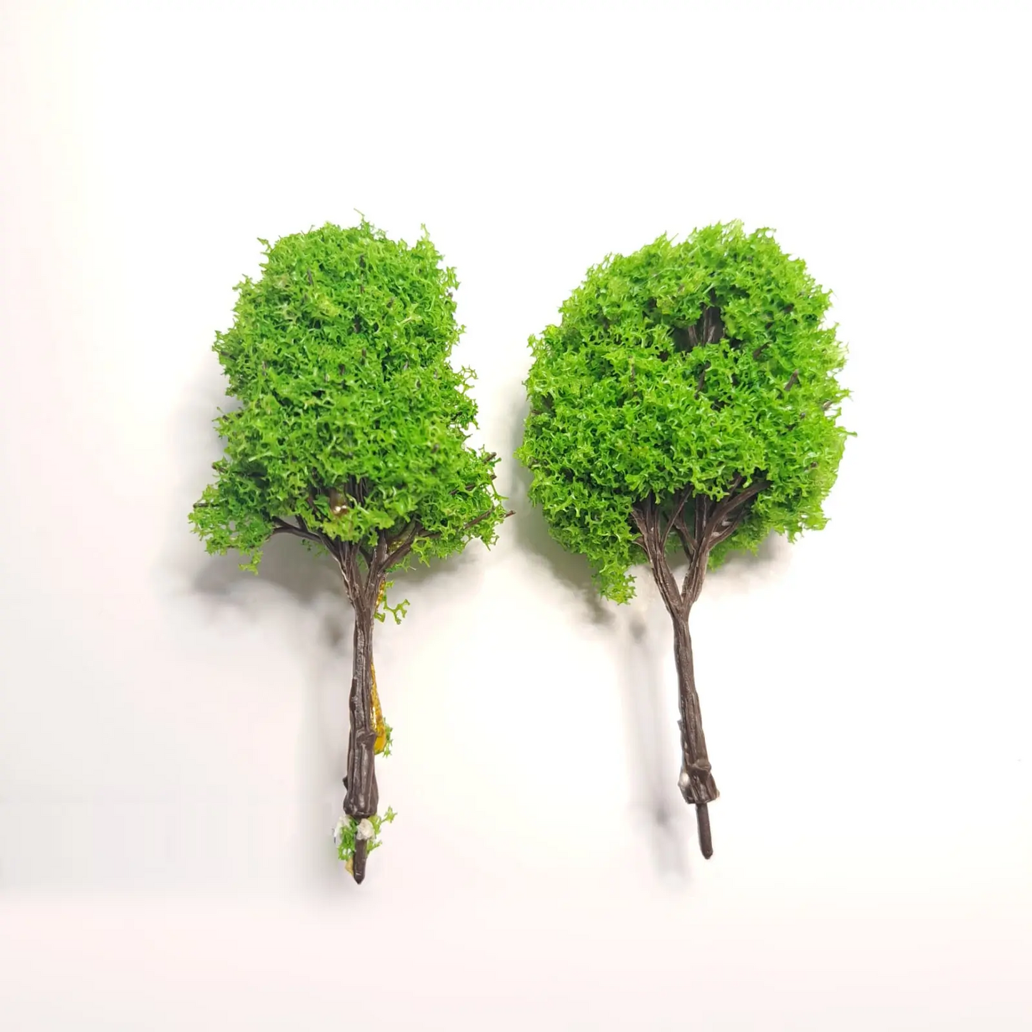 Tree: Set of 2 Oak Trees - Light Green Leaves 80mm